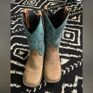 Only wore a few times. Boys roper boots big kids sz 4